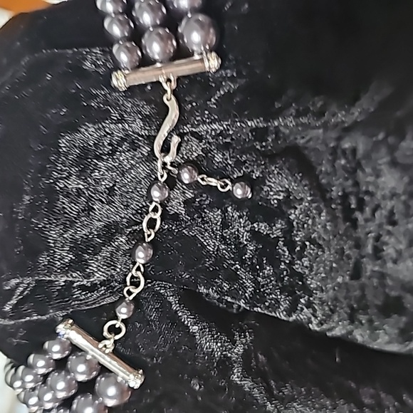 Ann Klein Gorgeous Necklace and Earrings. Charcoal color Pearls on Silver. - Picture 7 of 8